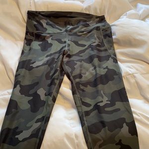 Old Navy Powersoft Leggings- Camo